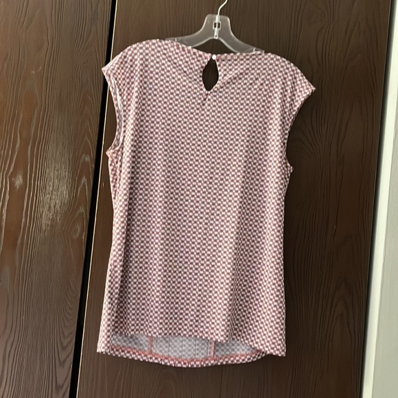 Liz Claiborne sleeveless blouse. - Picture 4 of 5
